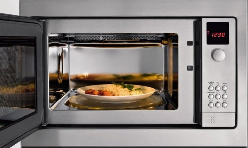 Cómo ahorrar cocinando con microondas
